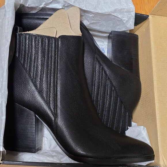 Marc Fisher LTD "Alva" Black Leather Boots--Classic Pointed Toe - Picture 1 of 13
